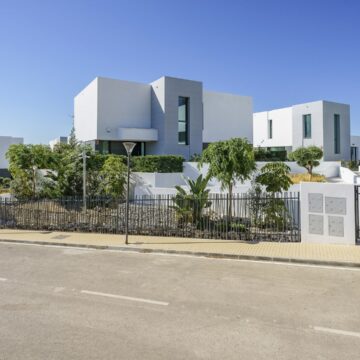 Magnificent and Modern Luxurious Villa with Stunning Views over the Mediterranean in Cabo Royale, Marbella East Picture 4