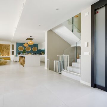 Magnificent and Modern Luxurious Villa with Stunning Views over the Mediterranean in Cabo Royale, Marbella East Picture 6