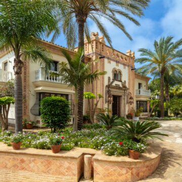 Majestic Lavish Mansion Located in a Tranquil Enclave of Sierra Blanca, Marbella Golden Mile Picture 10