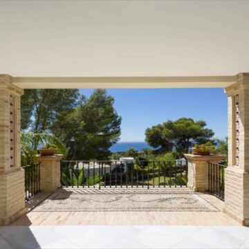 Majestic Lavish Mansion Located in a Tranquil Enclave of Sierra Blanca, Marbella Golden Mile Picture 1