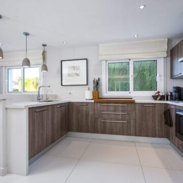 Modern Andalusian Villa in Private and Secured Urbanisation of Nueva Andalucia, Marbella Picture 10