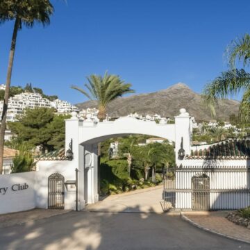 Modern Andalusian Villa in Private and Secured Urbanisation of Nueva Andalucia, Marbella Picture 38