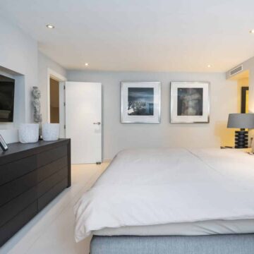 Modern Andalusian Villa in Private and Secured Urbanisation of Nueva Andalucia, Marbella Picture 27