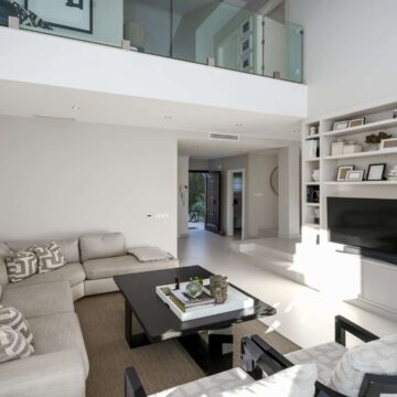 Modern Andalusian Villa in Private and Secured Urbanisation of Nueva Andalucia, Marbella Picture 6