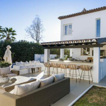 Modern Andalusian Villa in Private and Secured Urbanisation of Nueva Andalucia, Marbella Picture 1