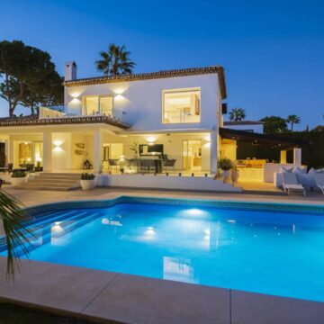 Modern Andalusian Villa in Private and Secured Urbanisation of Nueva Andalucia, Marbella Picture 3
