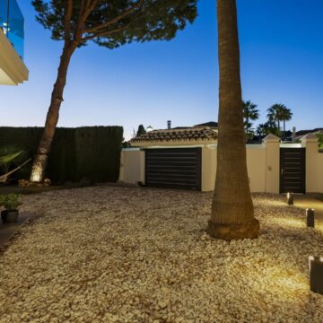 Modern Andalusian Villa in Private and Secured Urbanisation of Nueva Andalucia, Marbella Picture 4