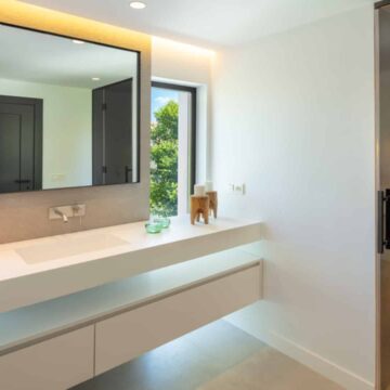 Newly Remodeled Beachside Private Boutique Villa in Puerto Banus, Marbella Picture 16