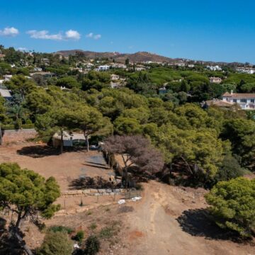 Spacious Plot in the Tranquil Neigbourhood of Hacienda Las Chapas, Marbella East Picture 12