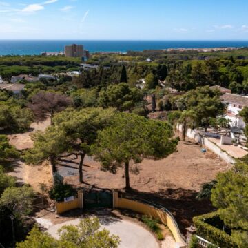 Spacious Plot in the Tranquil Neigbourhood of Hacienda Las Chapas, Marbella East Picture 13