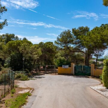 Spacious Plot in the Tranquil Neigbourhood of Hacienda Las Chapas, Marbella East Picture 2