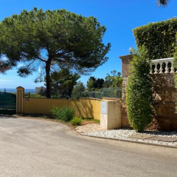 Spacious Plot in the Tranquil Neigbourhood of Hacienda Las Chapas, Marbella East Picture 1