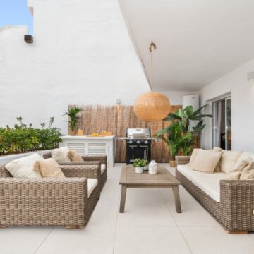 Stunning 3-bedroom Newly Renovated Apartment with Fantastic Views in Nueva Andalucia Picture 23