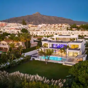 Stunning Masterpiece Villa in a Prime Location with Top-Notch Facilities in Nueva Andalucia Marbella Picture 32