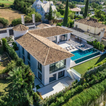 Stylish Villa Located in the Sought After Residential Area of Los Naranjos in Marbella Picture 0