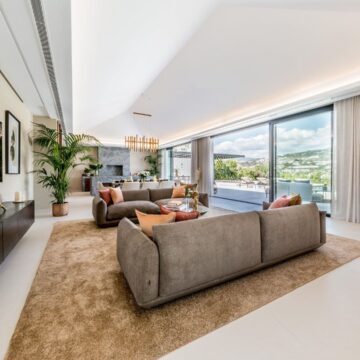 Stylish Villa Located in the Sought After Residential Area of Los Naranjos in Marbella Picture 5