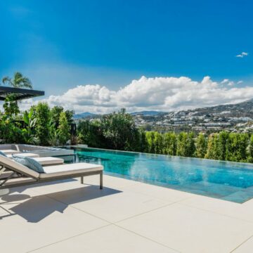 Stylish Villa Located in the Sought After Residential Area of Los Naranjos in Marbella Picture 2