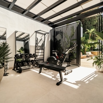 Exquisite Newly Renovated Detached Scandinavian Villa in the heart of Nueva Andalucia, Marbella Picture 33
