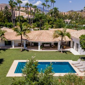 Sophisticated Single Storey Villa in the Secluded Enclave of La Cerquilla, Nueva Andalucia Picture 1