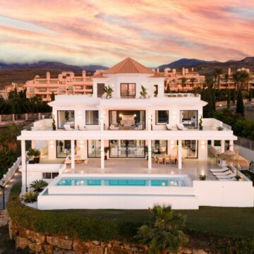 Luxurious Family Villa with Panoramic Views in the Prestigious Los Flamingos Golf Resort, Benahavis Picture 6