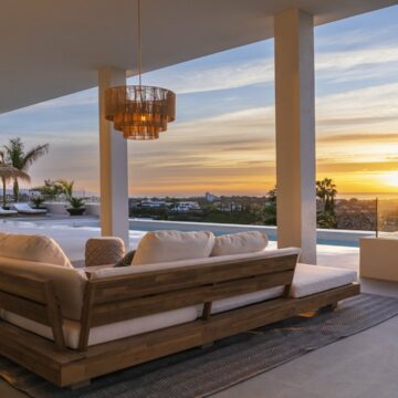 Luxurious Family Villa with Panoramic Views in the Prestigious Los Flamingos Golf Resort, Benahavis Picture 7