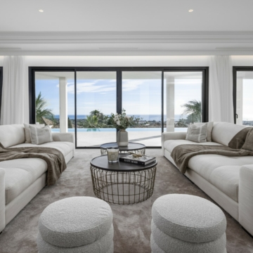 Luxurious Family Villa with Panoramic Views in the Prestigious Los Flamingos Golf Resort, Benahavis Picture