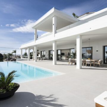 Luxurious Family Villa with Panoramic Views in the Prestigious Los Flamingos Golf Resort, Benahavis Picture 2