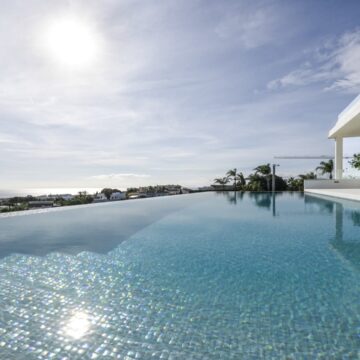 Luxurious Family Villa with Panoramic Views in the Prestigious Los Flamingos Golf Resort, Benahavis Picture 4