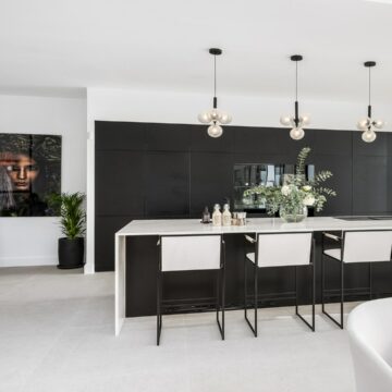 Luxurious Family Villa with Panoramic Views in the Prestigious Los Flamingos Golf Resort, Benahavis Picture 10
