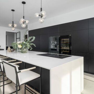 Luxurious Family Villa with Panoramic Views in the Prestigious Los Flamingos Golf Resort, Benahavis Picture 11