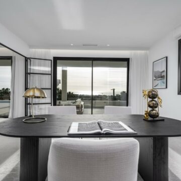 Luxurious Family Villa with Panoramic Views in the Prestigious Los Flamingos Golf Resort, Benahavis Picture 14