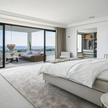 Luxurious Family Villa with Panoramic Views in the Prestigious Los Flamingos Golf Resort, Benahavis Picture 15