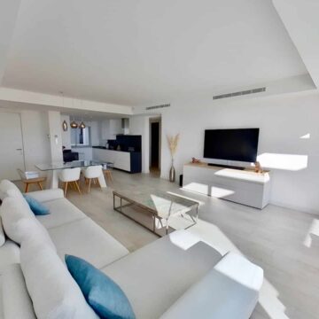 Modern Apartment with Sea View in Alcazaba Lagoon III Picture 14