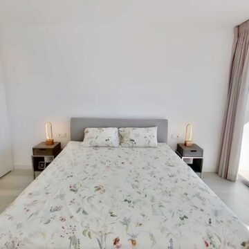 Modern Apartment with Sea View in Alcazaba Lagoon III Picture 18