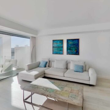 Modern Apartment with Sea View in Alcazaba Lagoon III Picture 13