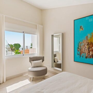 Charming Fully Renovated Beachfront Villa in Arena Beach, Estepona Picture 26