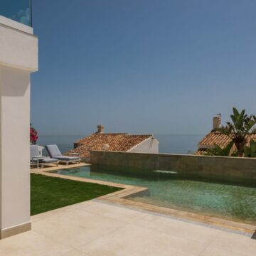 Charming Fully Renovated Beachfront Villa in Arena Beach, Estepona Picture 30