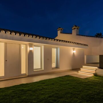 Charming Fully Renovated Beachfront Villa in Arena Beach, Estepona Picture 41