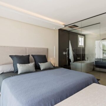 Charming Fully Renovated Beachfront Villa in Arena Beach, Estepona Picture 21