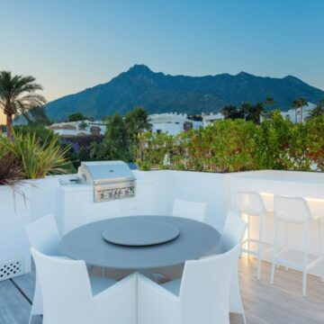 Beautifully Presented Luxury Villa with Spectacular Sea and Mountain Views in Nagueles with easy acces to Marbella Centre and Puerto Banus Picture 11