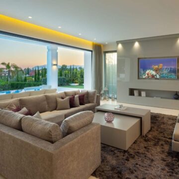 Beautifully Presented Luxury Villa with Spectacular Sea and Mountain Views in Nagueles with easy acces to Marbella Centre and Puerto Banus Picture 2
