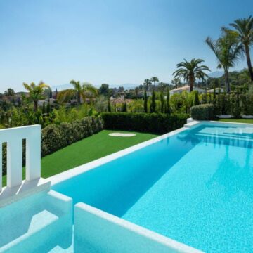 Beautifully Presented Luxury Villa with Spectacular Sea and Mountain Views in Nagueles with easy acces to Marbella Centre and Puerto Banus Picture 3