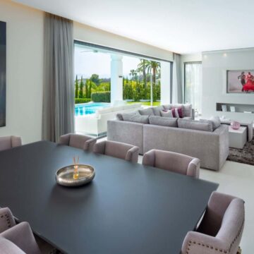 Beautifully Presented Luxury Villa with Spectacular Sea and Mountain Views in Nagueles with easy acces to Marbella Centre and Puerto Banus Picture 1
