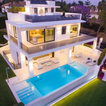 Beautifully Presented Luxury Villa with Spectacular Sea and Mountain Views in Nagueles with easy acces to Marbella Centre and Puerto Banus Picture