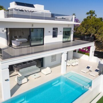 Beautifully Presented Luxury Villa with Spectacular Sea and Mountain Views in Nagueles with easy acces to Marbella Centre and Puerto Banus Picture 14