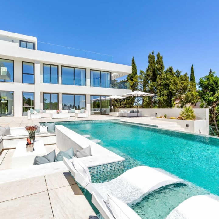 Brand New Elegant and Ultra-modern Villa with Panoramic Views of the Sea in El Paraiso , Benahavis Picture