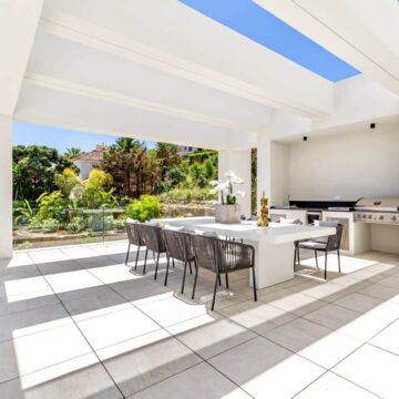 Brand New Elegant and Ultra-modern Villa with Panoramic Views of the Sea in El Paraiso , Benahavis Picture 10