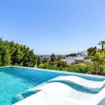 Brand New Elegant and Ultra-modern Villa with Panoramic Views of the Sea in El Paraiso , Benahavis Picture 2