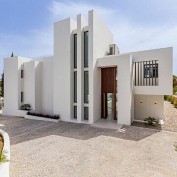 Brand New Elegant and Ultra-modern Villa with Panoramic Views of the Sea in El Paraiso , Benahavis Picture 14