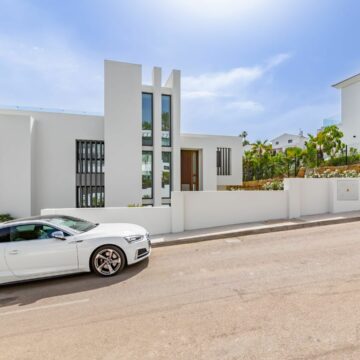 Brand New Elegant and Ultra-modern Villa with Panoramic Views of the Sea in El Paraiso , Benahavis Picture 30